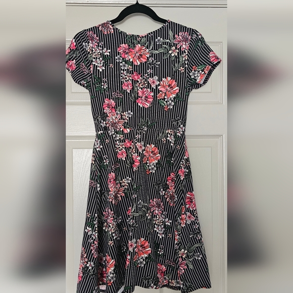 Extremely soft floral faux wrap sun dress - Picture 3 of 4
